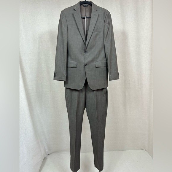 NWOT Marc Anthony Classic Single-Breasted Men’s Suit